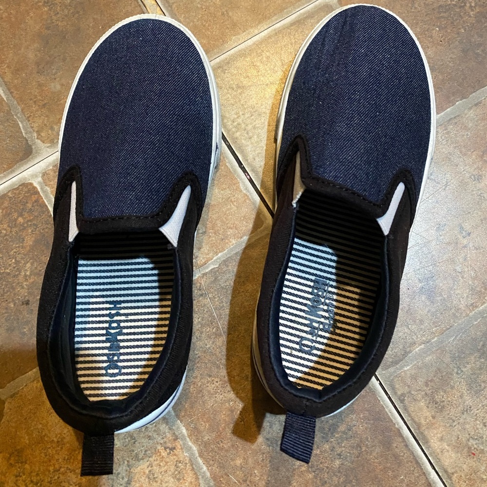 Boys Osh Kosh Size 1 Navy Blue Slip on shoes